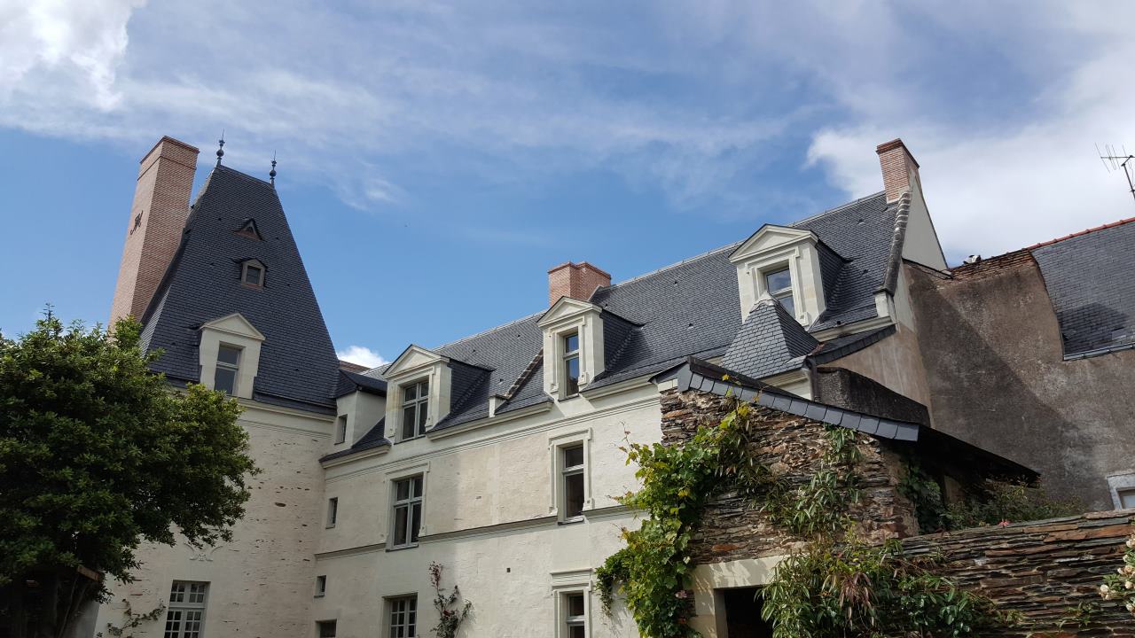 Rénovation ardoises armen monuments historiques - Angers